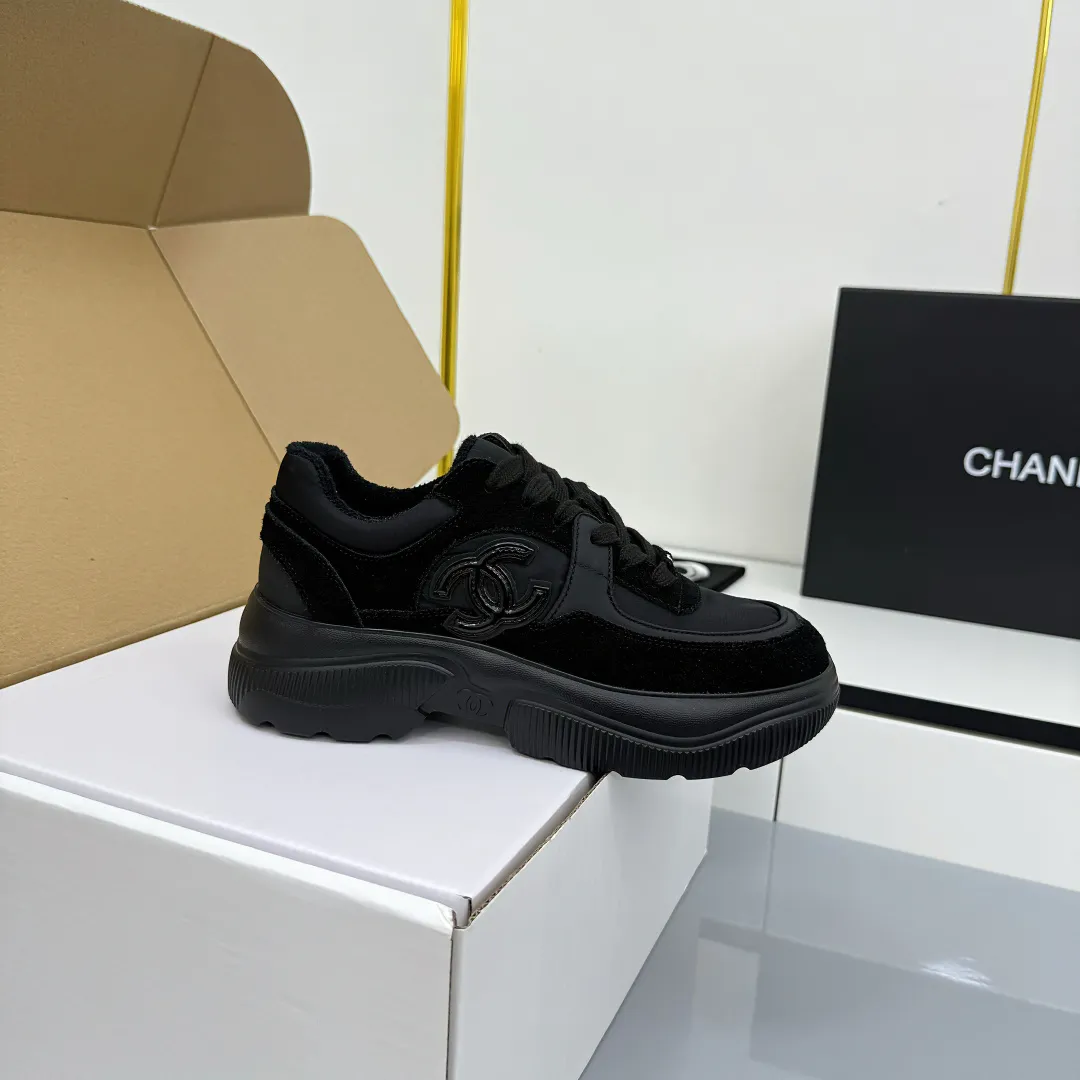 👟👟Ex-factory price 620👟👟 Chanel bread shoes ~ original calfskin panda shoes Chanel 25C latest hot style panda black and white sports shoes casual sneakers Xiaoxiang hot item classic black and white panda color coco girls must pay Fabric: original custom mixed sheepskin lining: original imported breathable mesh lining outsole: Original molded rubber + TPU combination Size: Women's 35-41